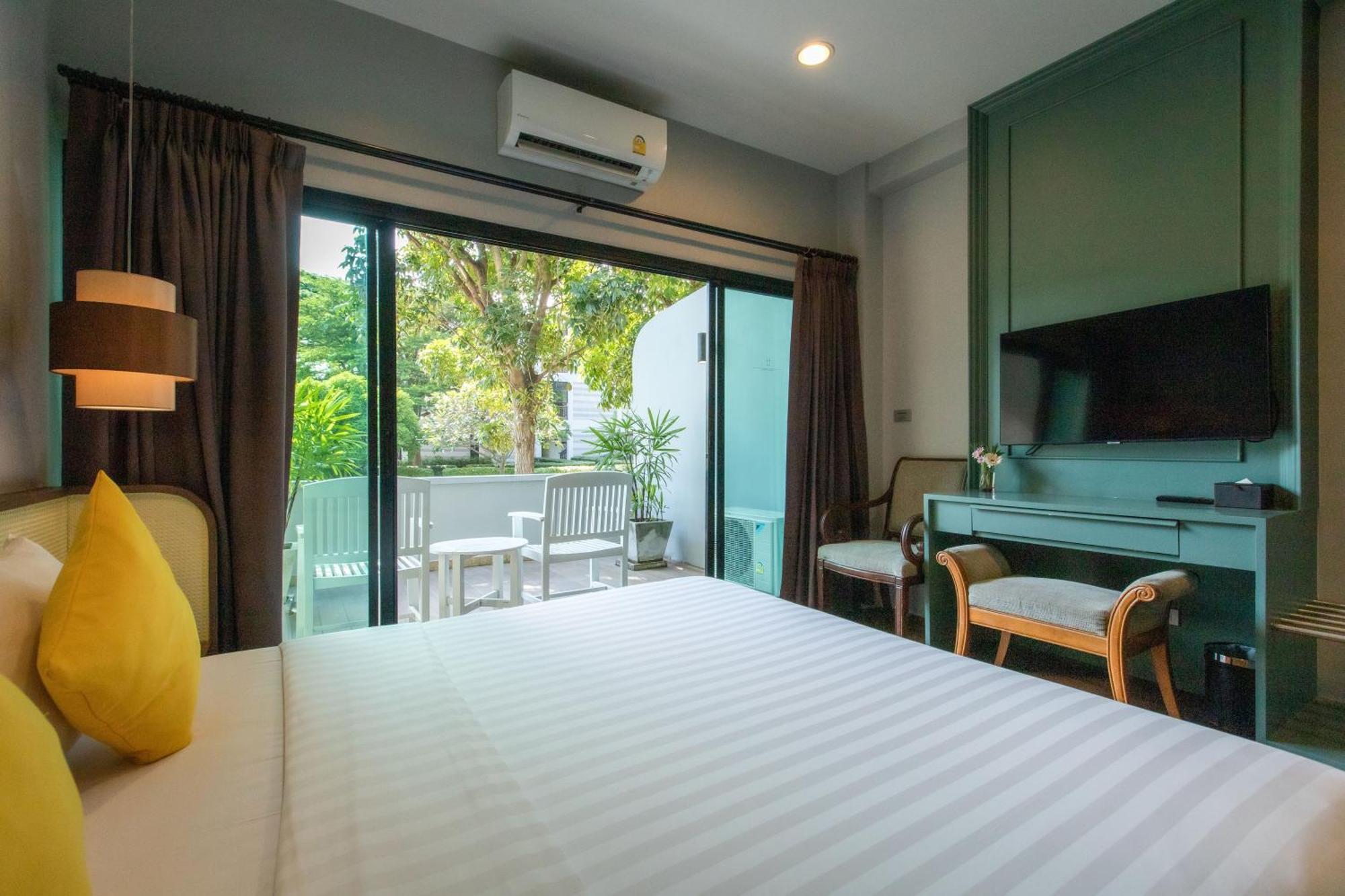 Bangsaen Heritage Hotel Phòng bức ảnh