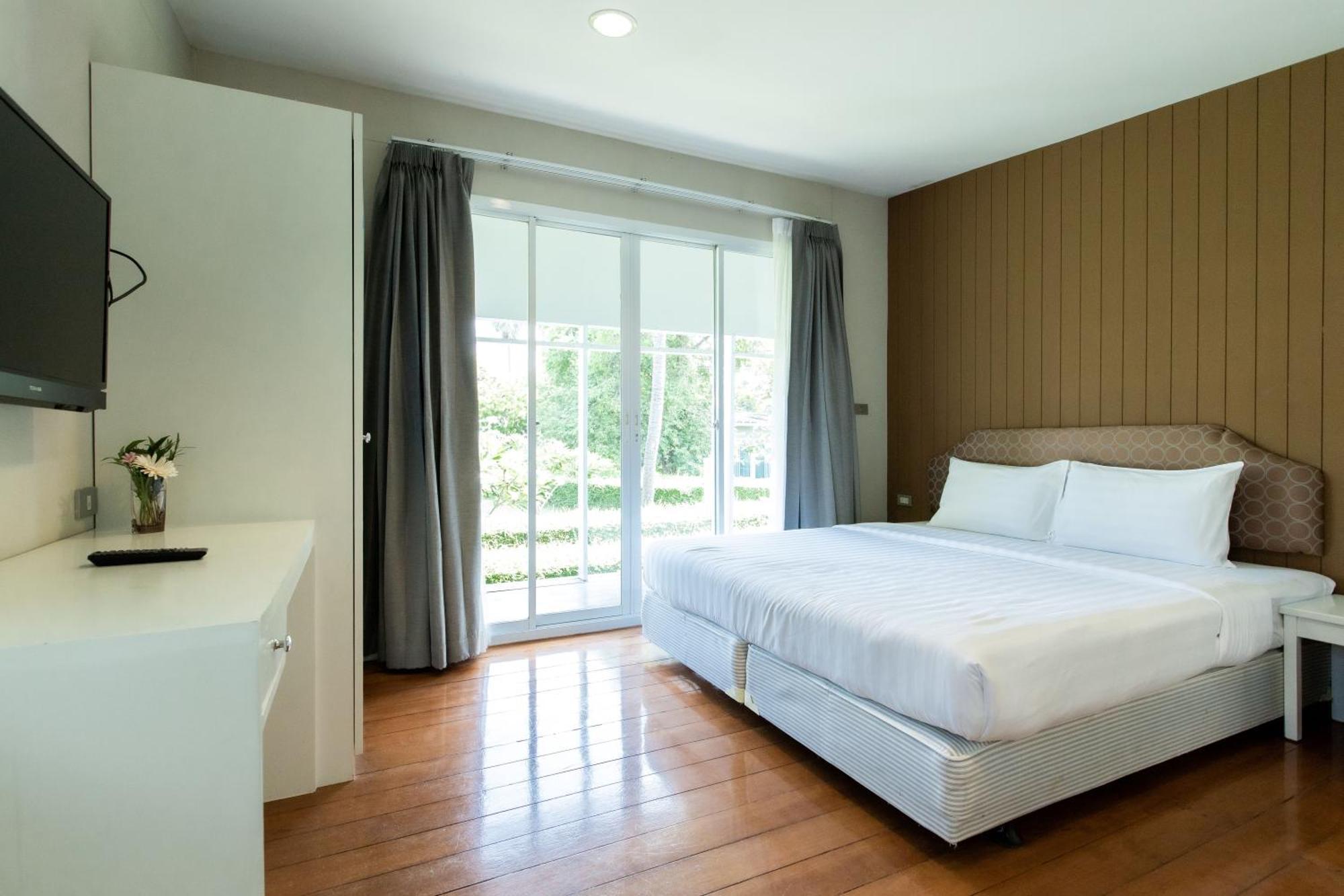 Bangsaen Heritage Hotel Phòng bức ảnh
